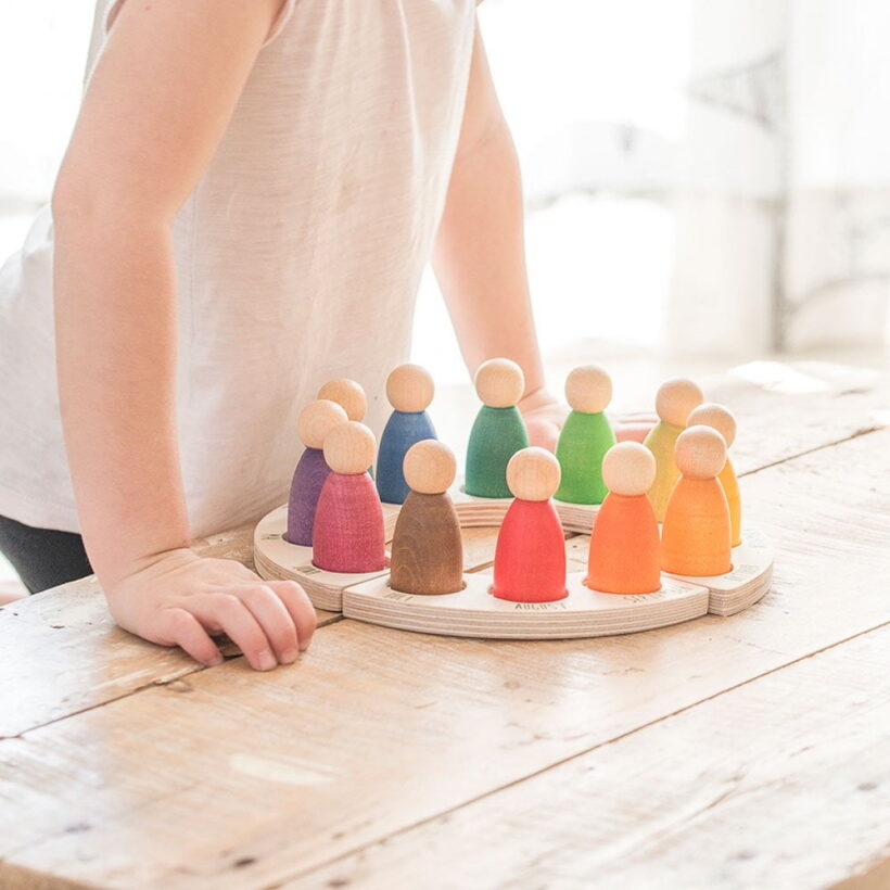 Grapat Round Calendar 3.jpg