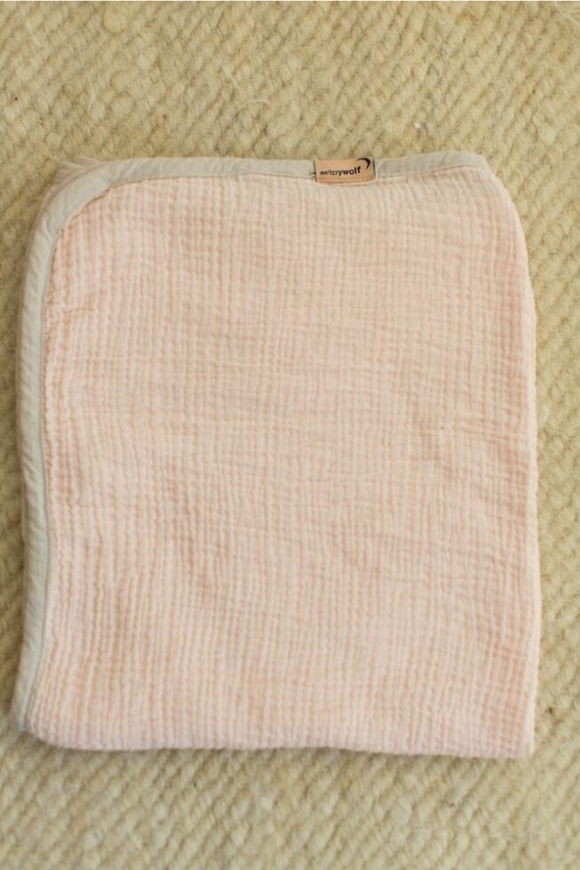 אפרסק עם פס סייג׳.jpg